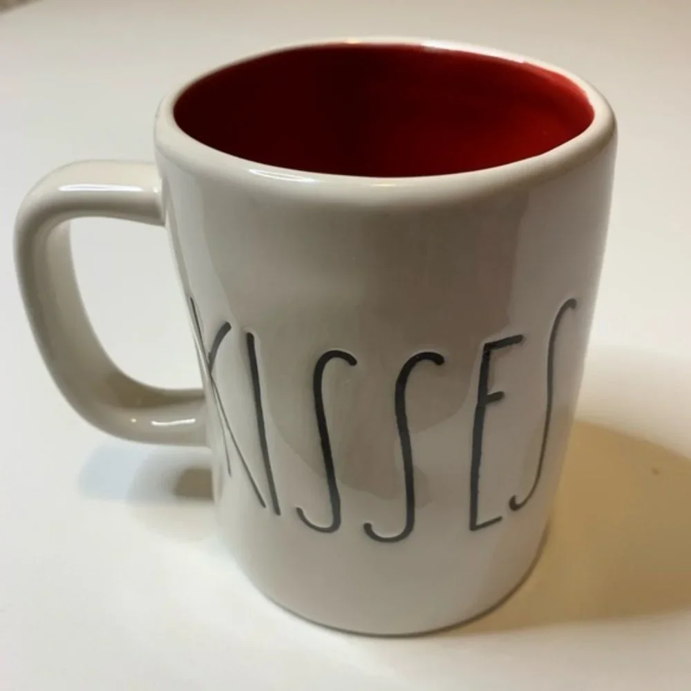Rae‎ Dunn Hugs Kisses Mug